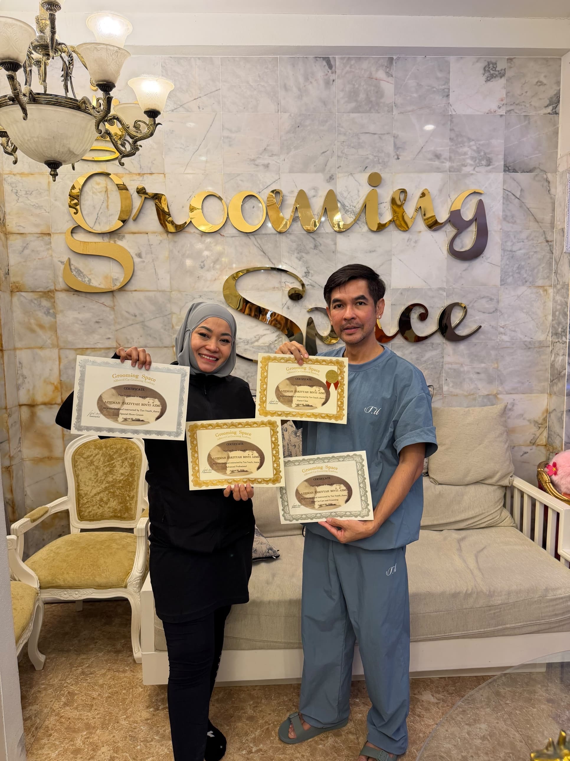Zee receiving four certificates, including Master Class, from Grooming Space Allbreed Cat Grooming Academy